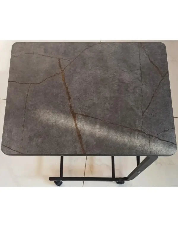 שולחן נישא בצבע אפור בהיר למחשב נייד או לאירוח