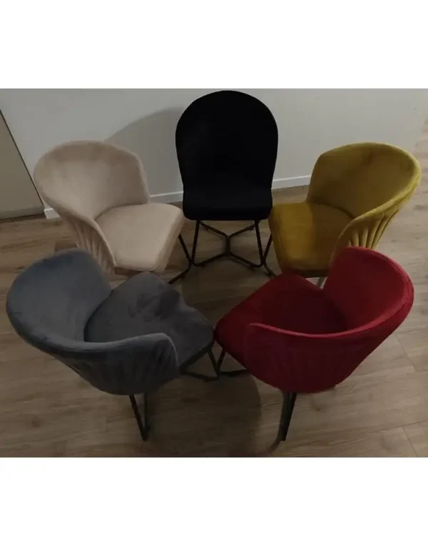 כיסאות בלה בצבעים נועזים לחדר הישיבות במשרד