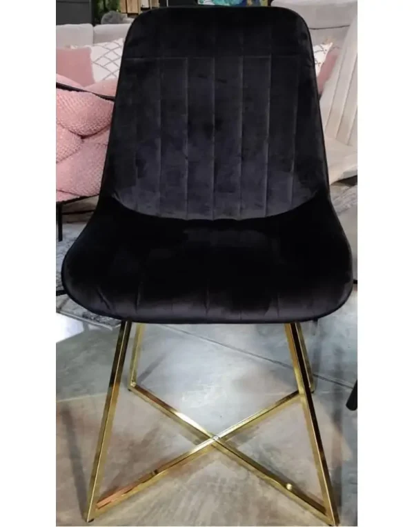 כיסא יפהפה מרווח ויציב בצבע שחור לפינת האוכל, למטבח או לסלון