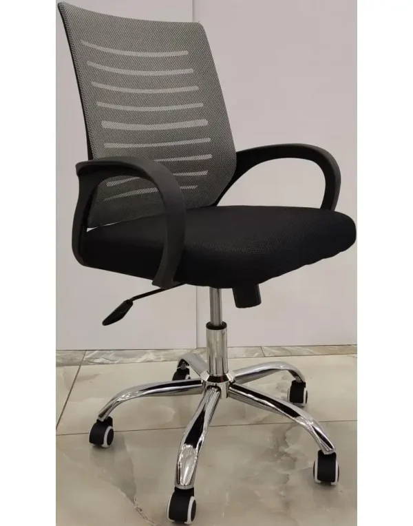 כיסא רום למשרד בצבע שחור. תמיכה מלאה בישיבה נכונה