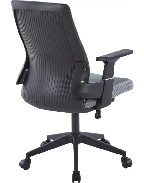 כיסא מעוצב לפינת העבודה הביתית או למשרד