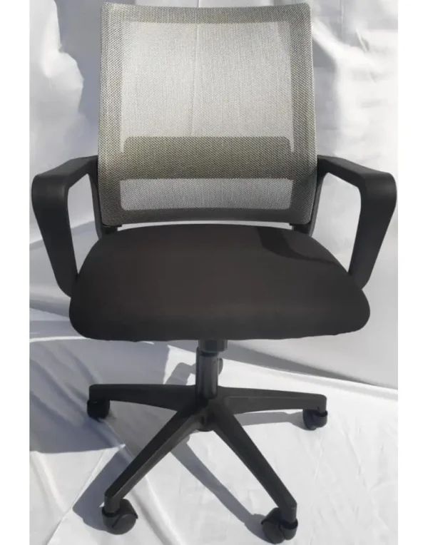 כיסא משרדי רחב ונוח שמתכוונן בקלות ומתאים למבנה הגוף